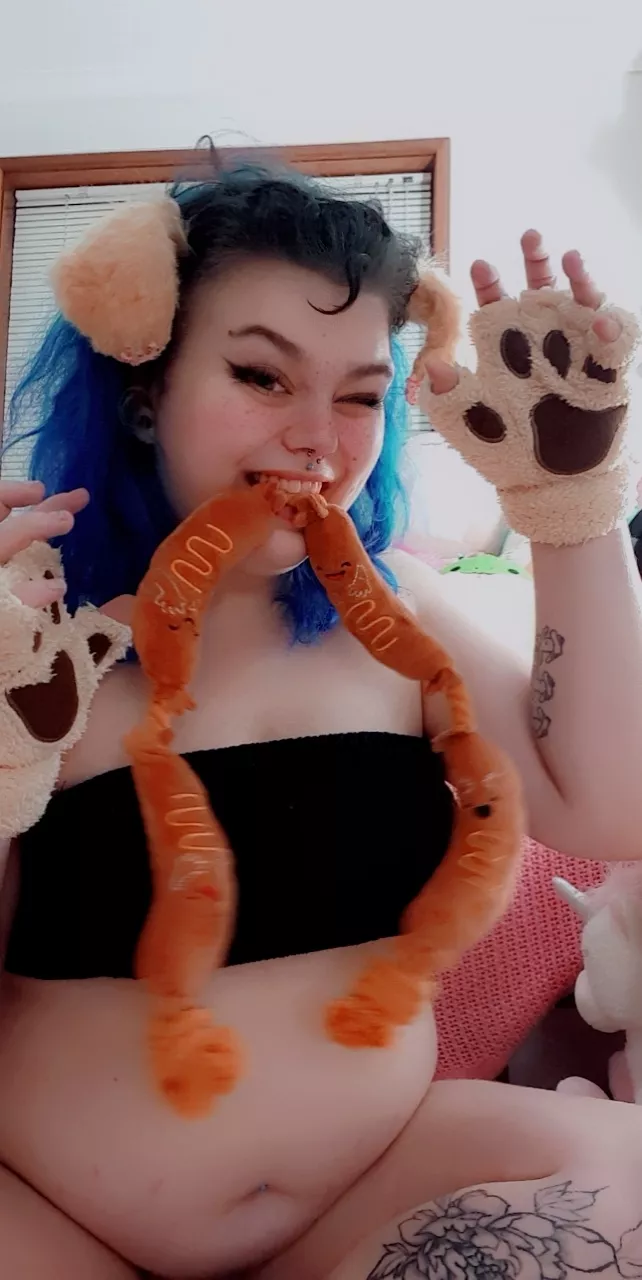 chubby lil puppy stealing the sausages xo