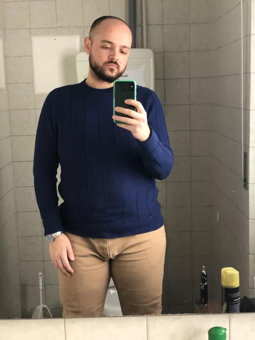 Ciao! Bored at work so why not taking mirror selfies in the bathroom? Lol sending you good vibes from Italy 😘 Ciao! Bored at work so why not taking mirror selfies in the bathroom? Lol sending you good vibes from Italy 😘