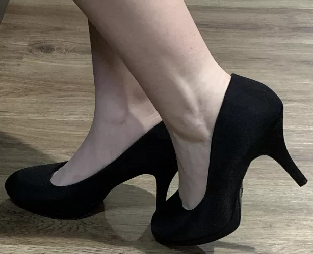 Classic black heels π€