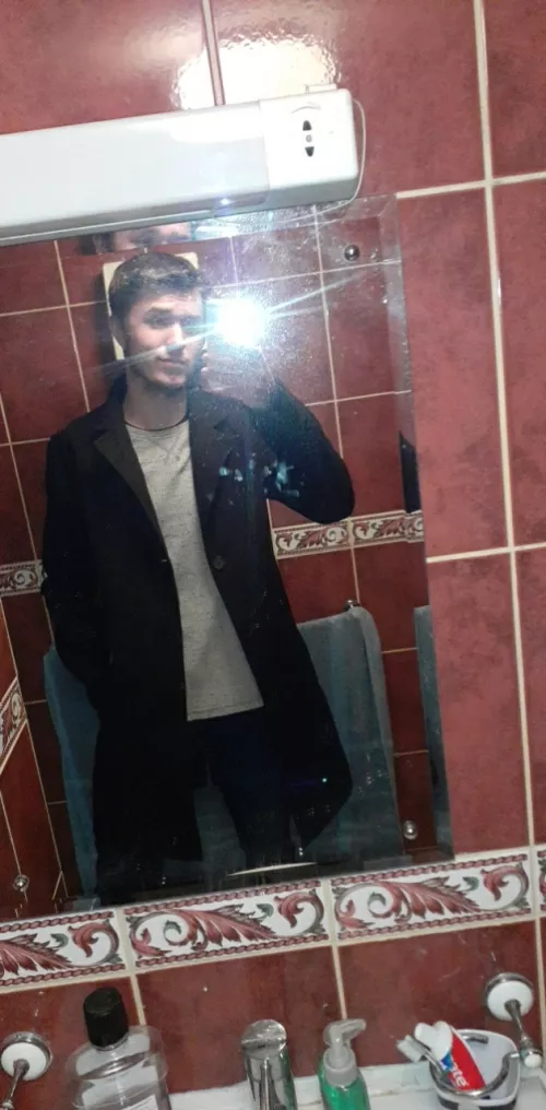 Classic dirty mirror selfie π