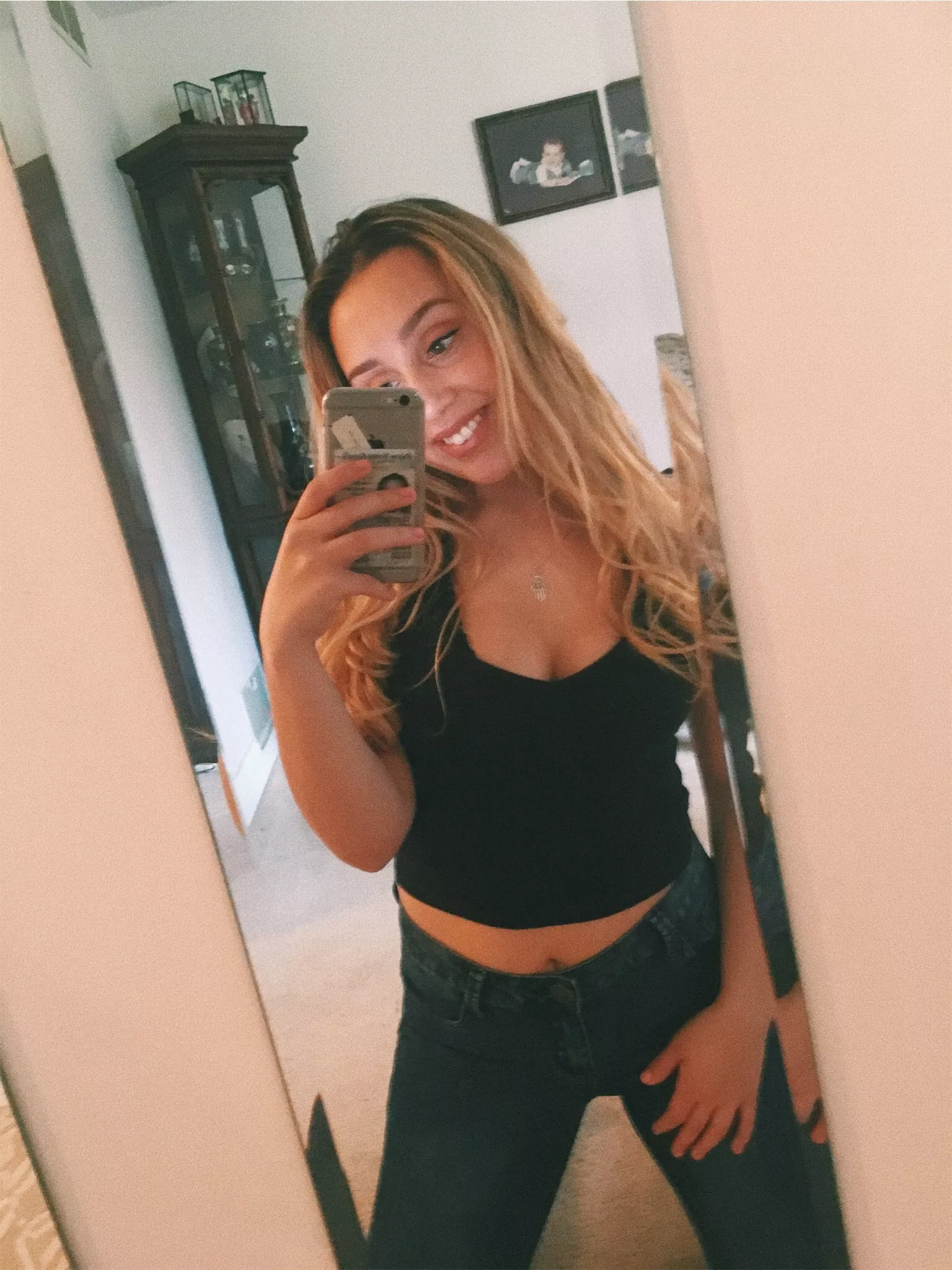 Classic jeans + crop top combo