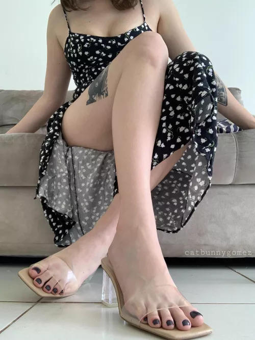 Clear heels are so sexy 🤤