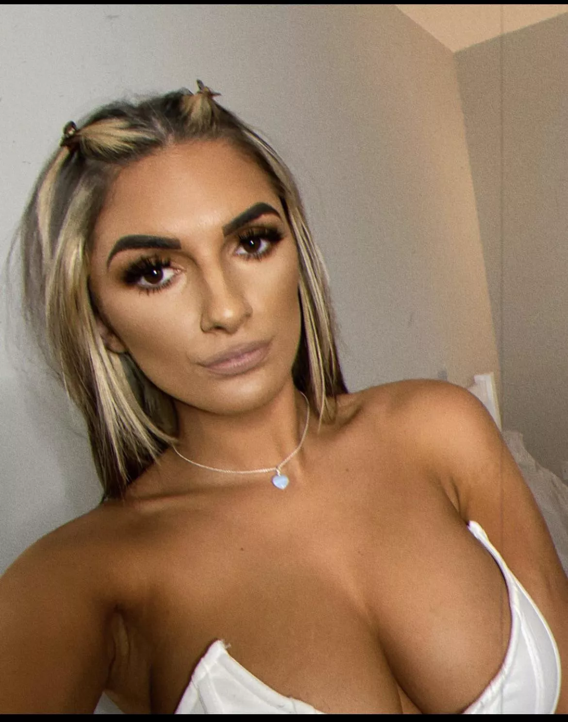 Cleavage game-strong Cleavage game-strong