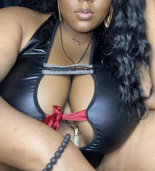 Cleavage in your face on a lovely Sunday morning Cleavage in your face on a lovely Sunday morning