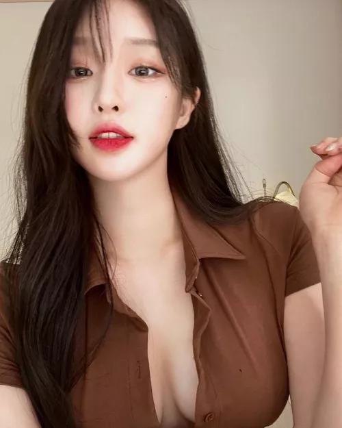 Cleavage on show Cleavage on show