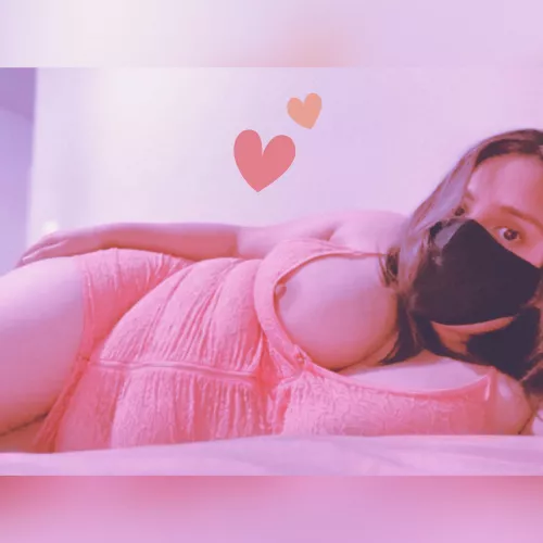 Cleavage with a little nip slip 🙃