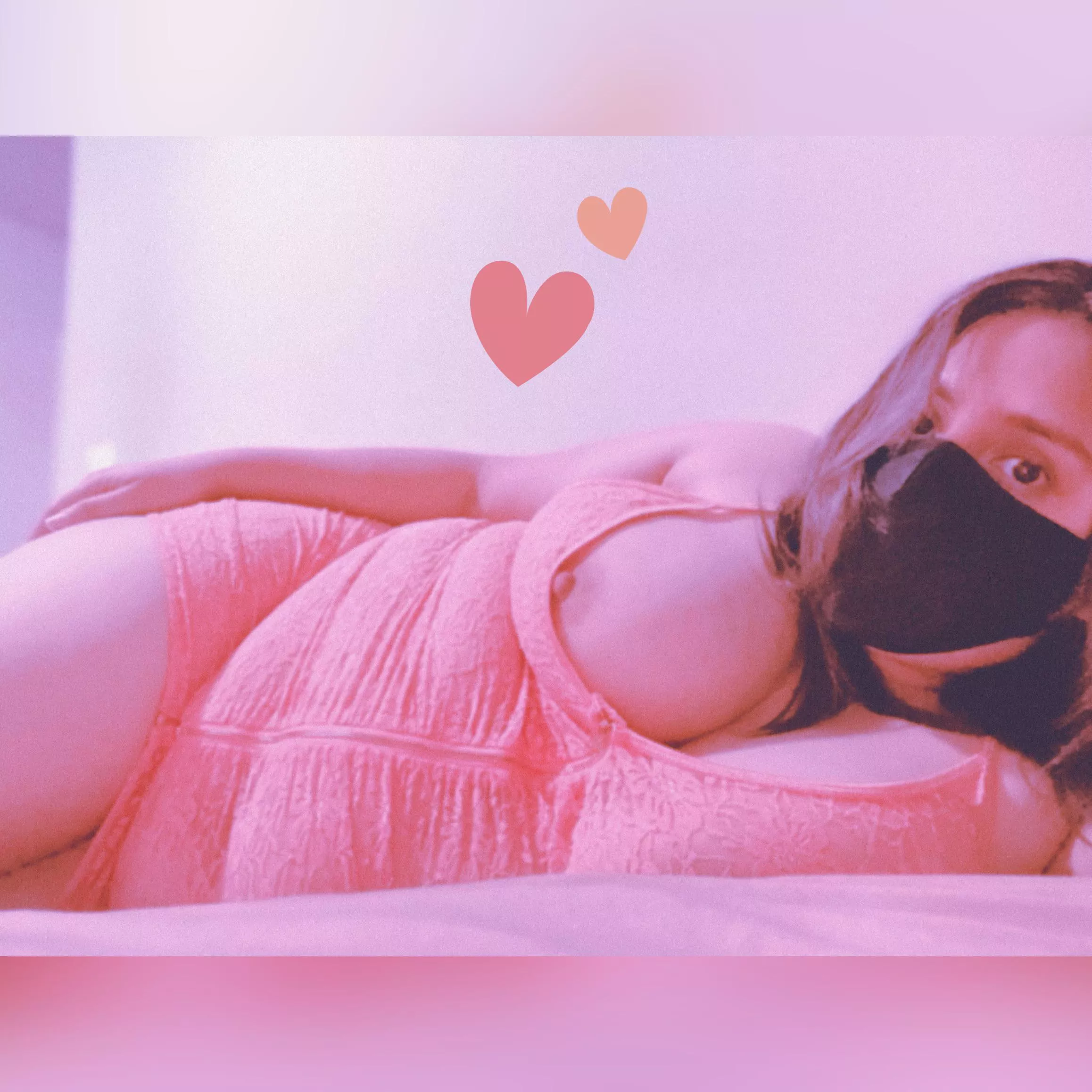 Cleavage with a little nip slip 🙃