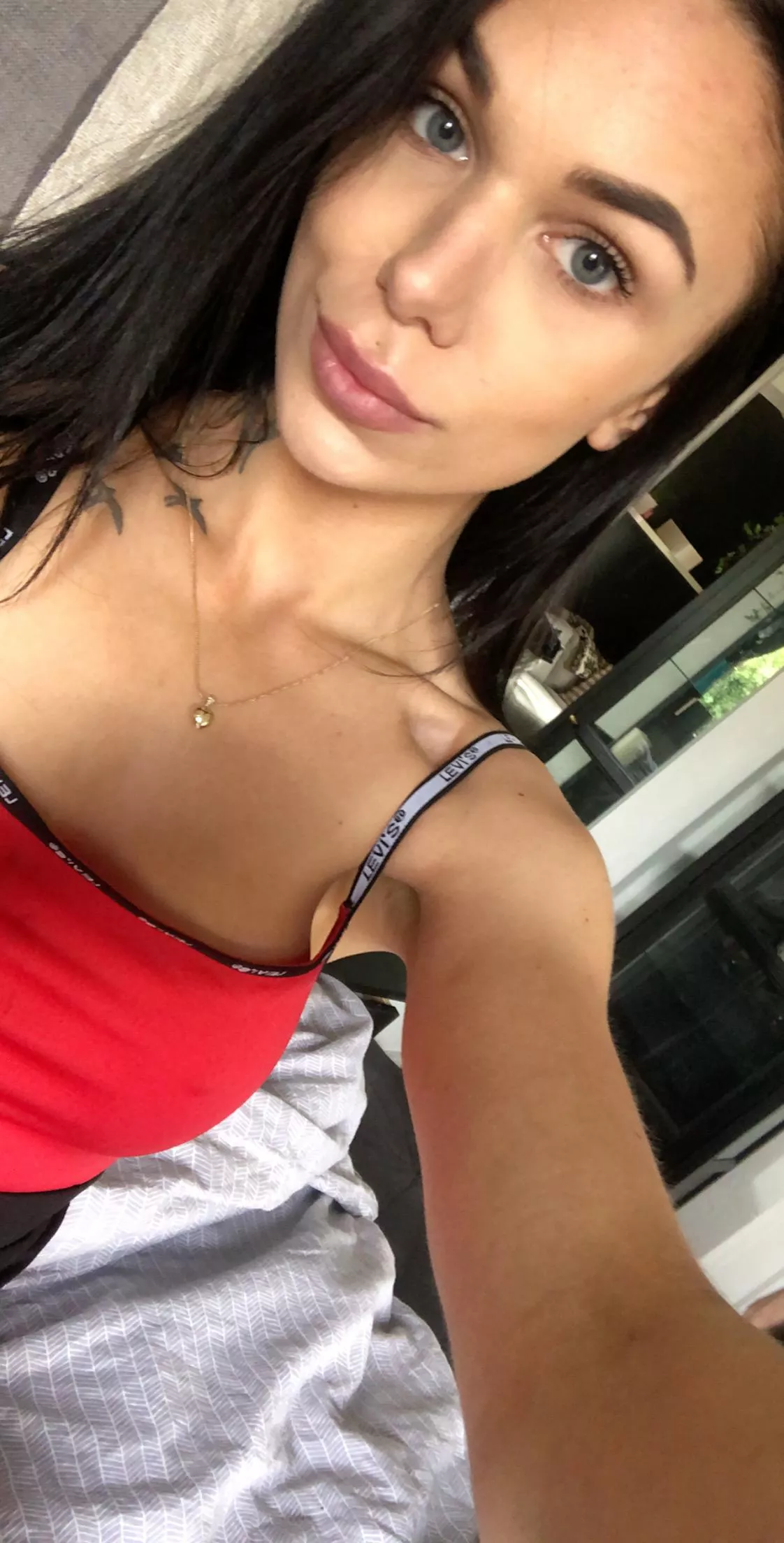 Click the arrow + just sitting on my couch boring need someone to talk .comment done to send you pic in dm . K1k loviescot Click the arrow + just sitting on my couch boring need someone to talk .comment done to send you pic in dm . K1k loviescot