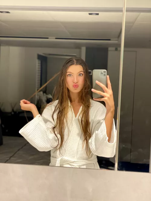 Click the link in the comments if you want to see me without the bikini 💛 Click the link in the comments if you want to see me without the bikini 💛