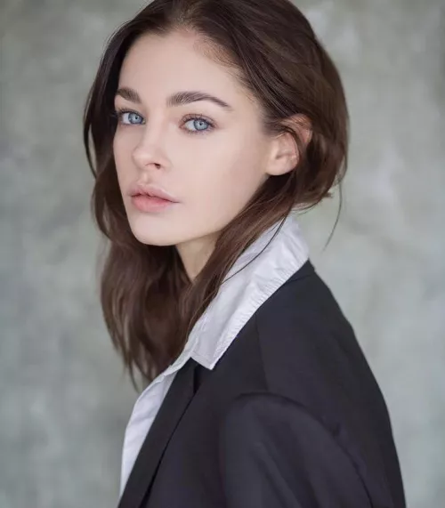 Clémence L Clémence L