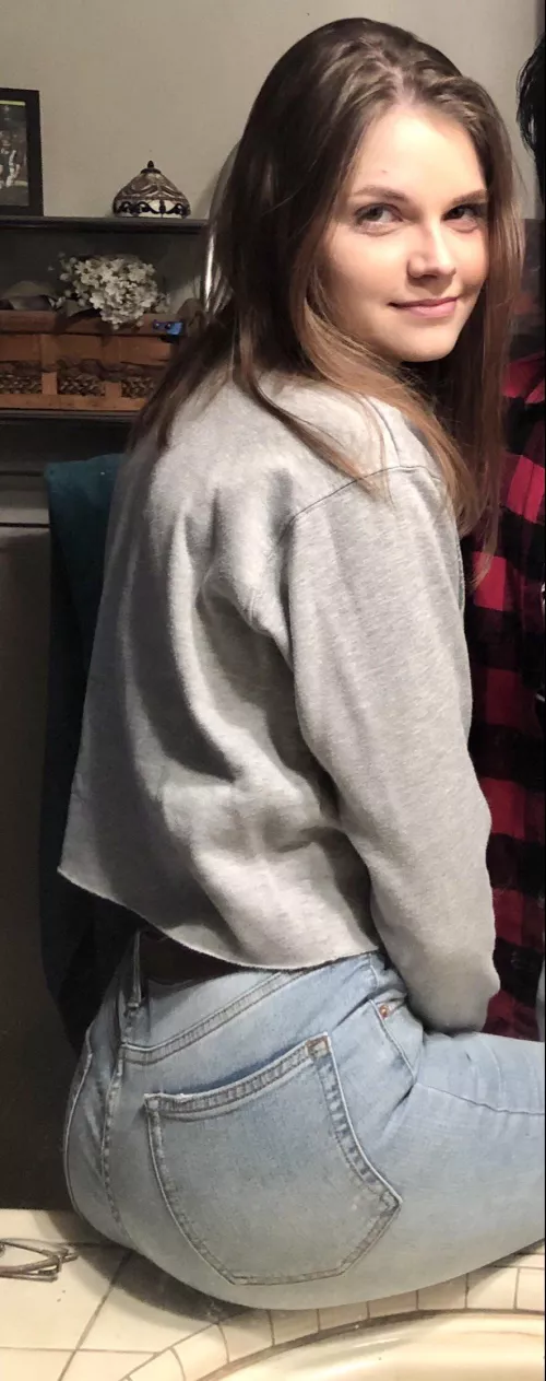 Cock my cousinโs bubble butt. Send tributes to my kik: Johnn20021