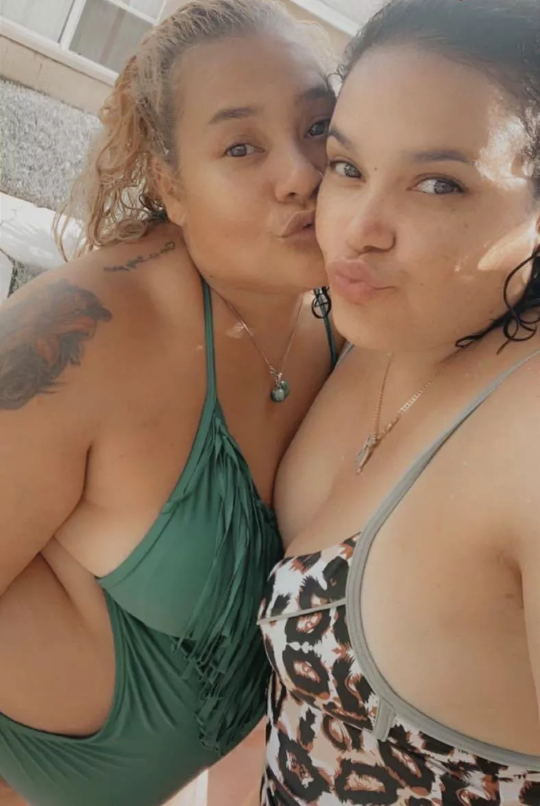 Cock slap / jerk / cum all over these bbws body and face. Kik 1001_x Cock slap / jerk / cum all over these bbws body and face. Kik 1001_x