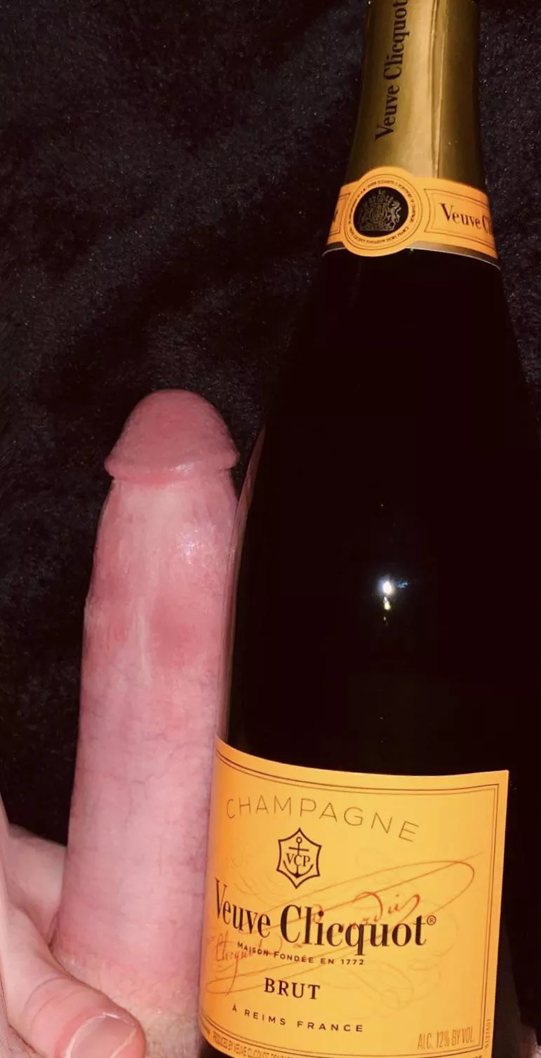 Cock vs Champagne Cock vs Champagne