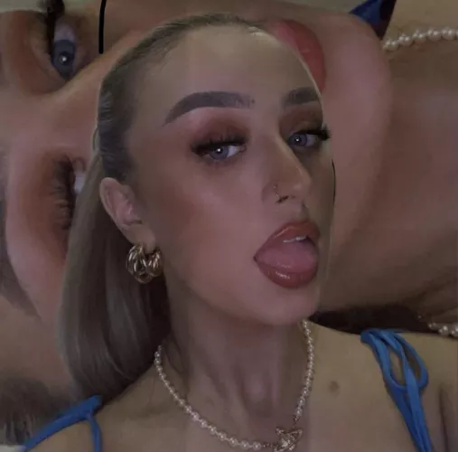 Cock/jerk or Cumtribute this pic for her nudes kik: jasonk1222