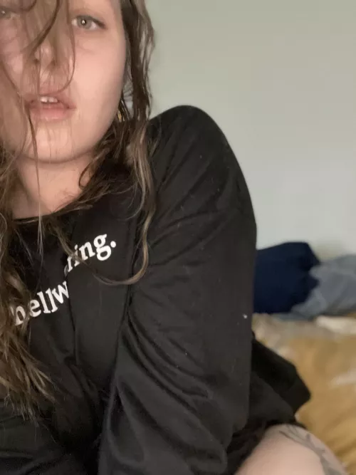 @coffeedreaminPNW Come see me tonight in Lynnwood 6pm to midnight 💕💕 it’s freaky Friday 😏😏 short skirts and semi long jackets.