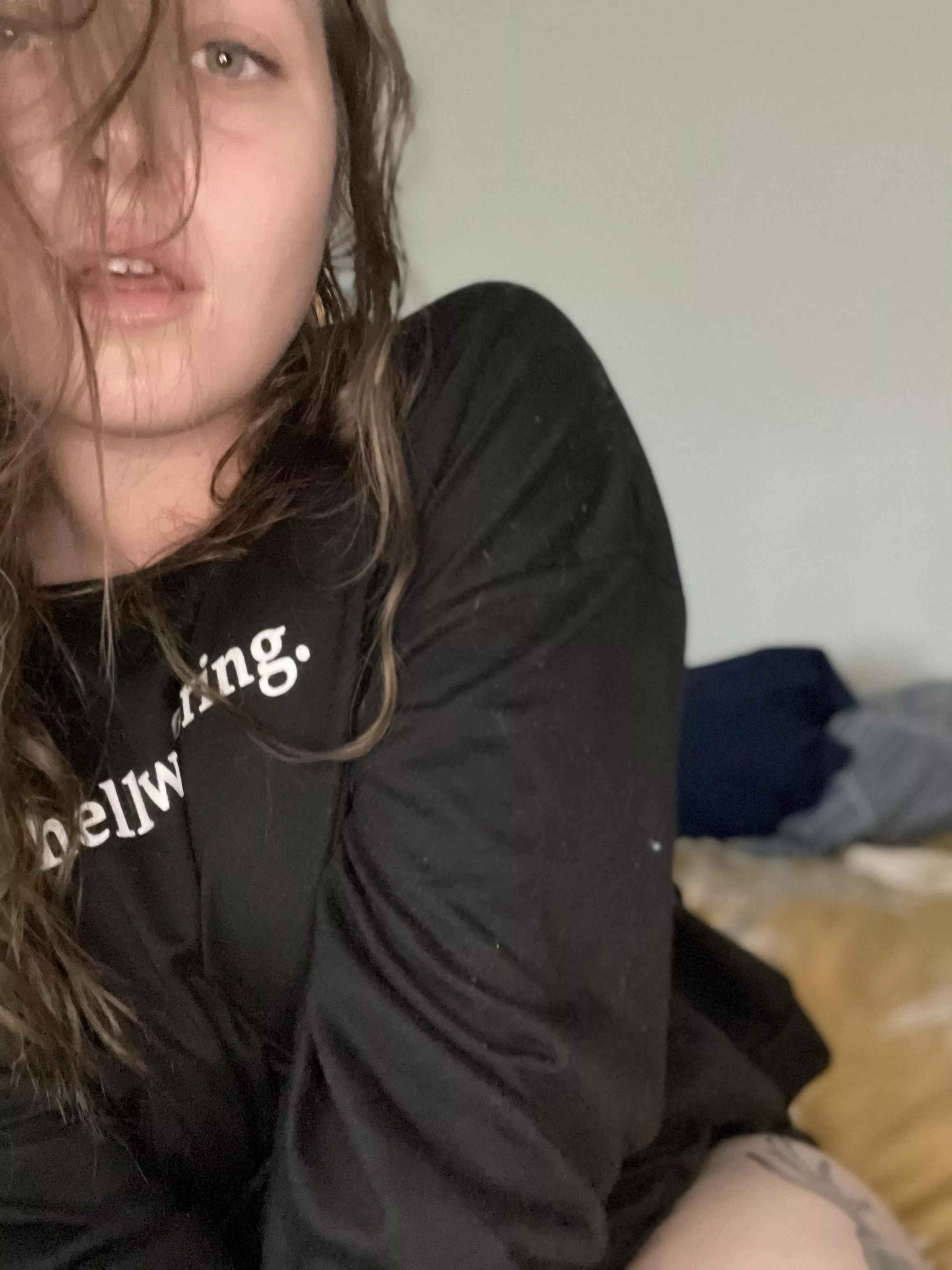 @coffeedreaminPNW Come see me tonight in Lynnwood 6pm to midnight 💕💕 it’s freaky Friday 😏😏 short skirts and semi long jackets.