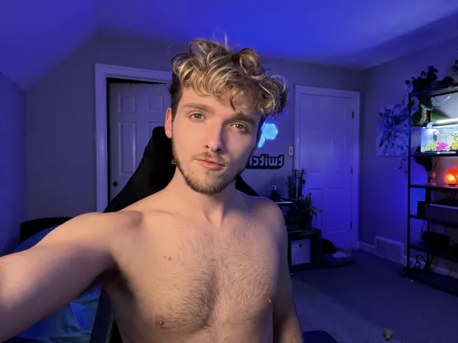 Cold outside, messy hair, so time for some games:)