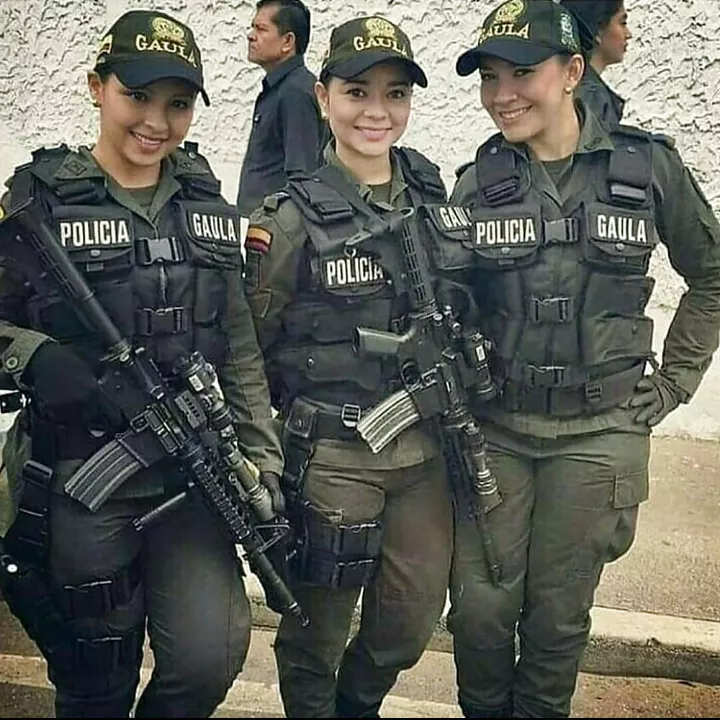 Colombian police ladies