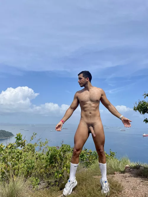 Come and enjoy this view with me 😈