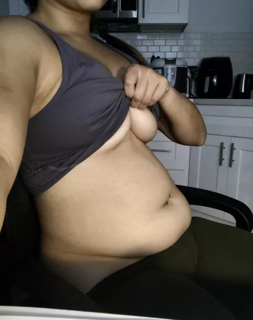 Come feed your chubby Asian gf as she does homework? 🥰