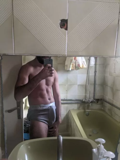 Come get me naked! Im craving a touch...