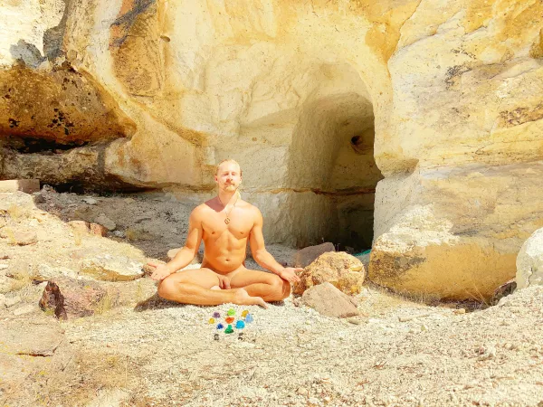 Come get naked, yoga, and meditate with me ๐๐ง๐ผโโ๏ธ