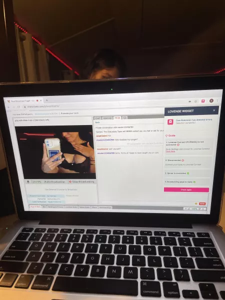 come hangout with me ?latina, 19, 36DD, horny asfff https://chaturbate.com/b/ssophiasinn