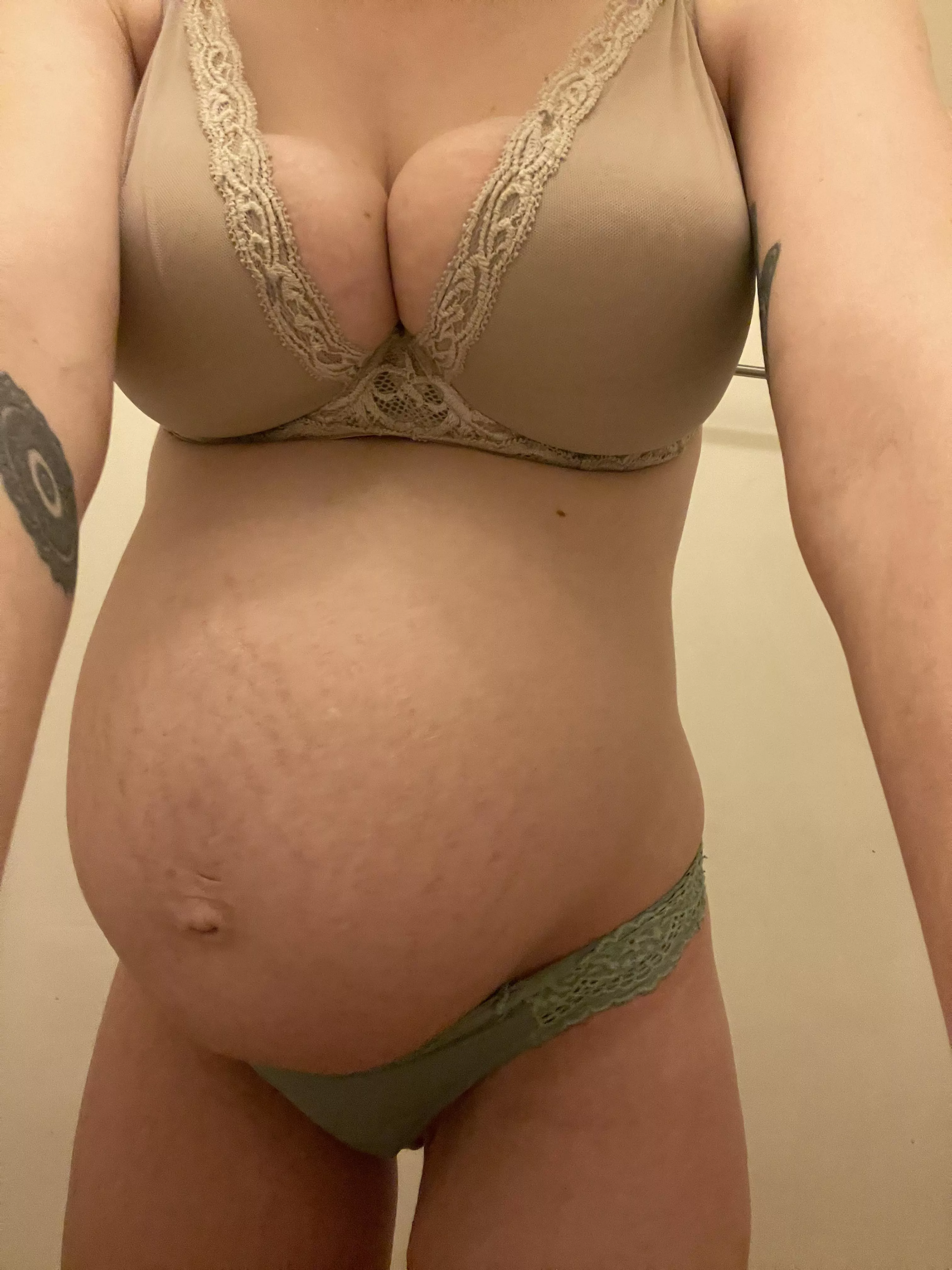 come help me get lathered with lotion and make sure that I donโt miss a spot๐ come help me get lathered with lotion and make sure that I donโt miss a spot๐