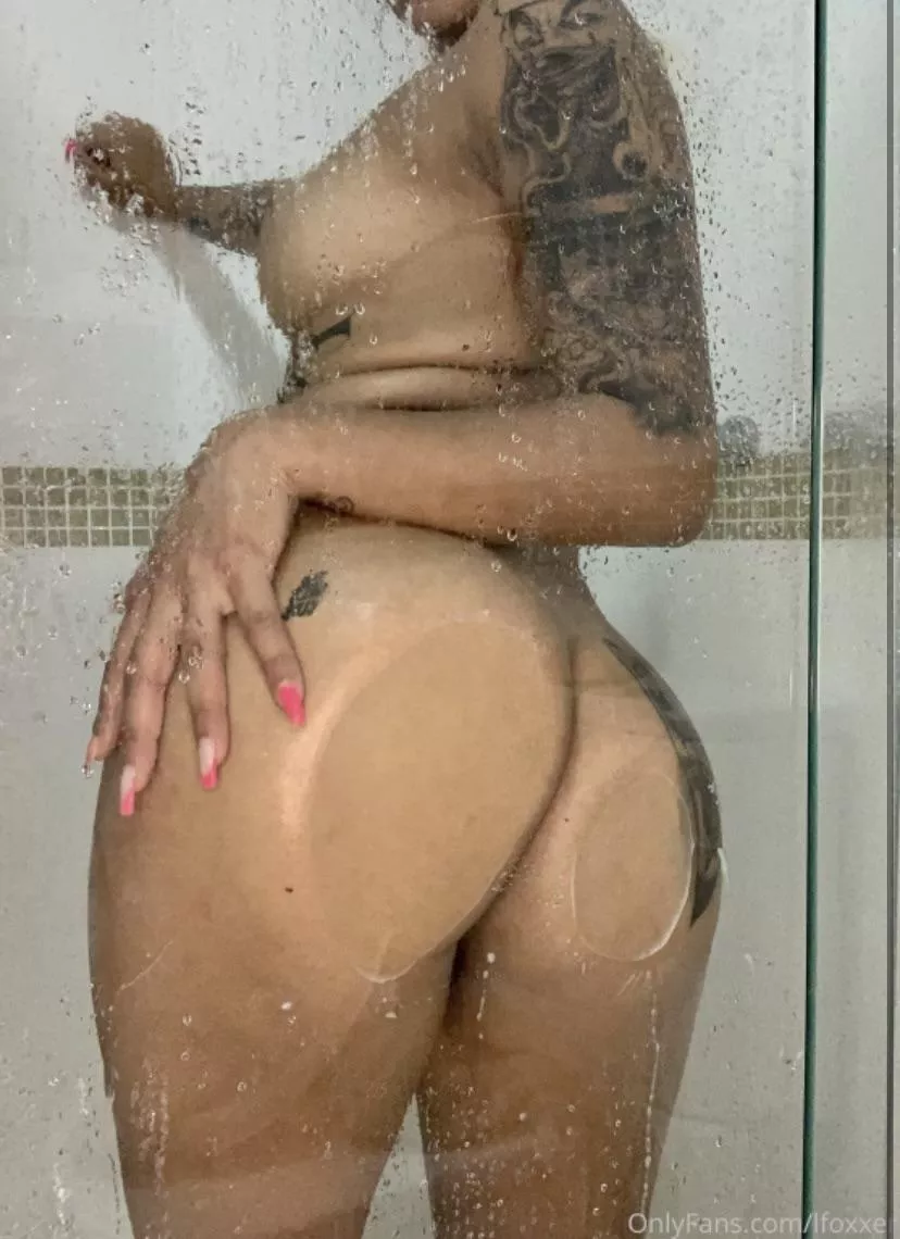 Come here and fuck me while i'm showering