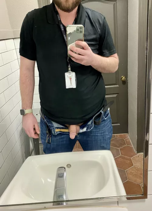 Come meet me in the bathroom at my office😜