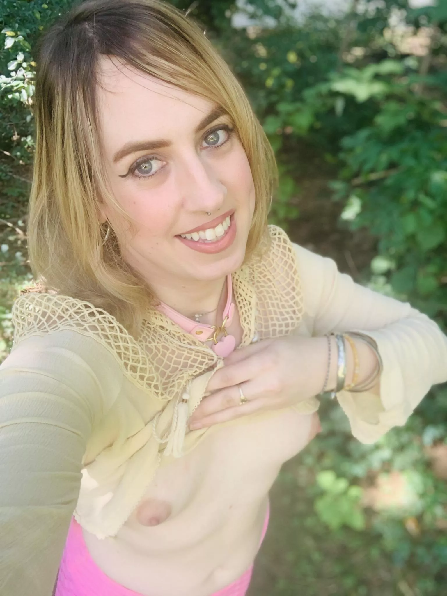 Come meet me in the woods Come meet me in the woods