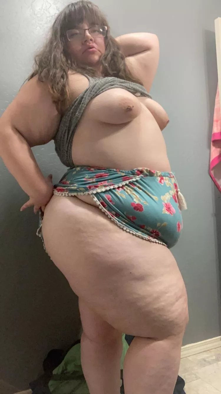 Come play with my ass & tits 🥺 Come play with my ass & tits 🥺
