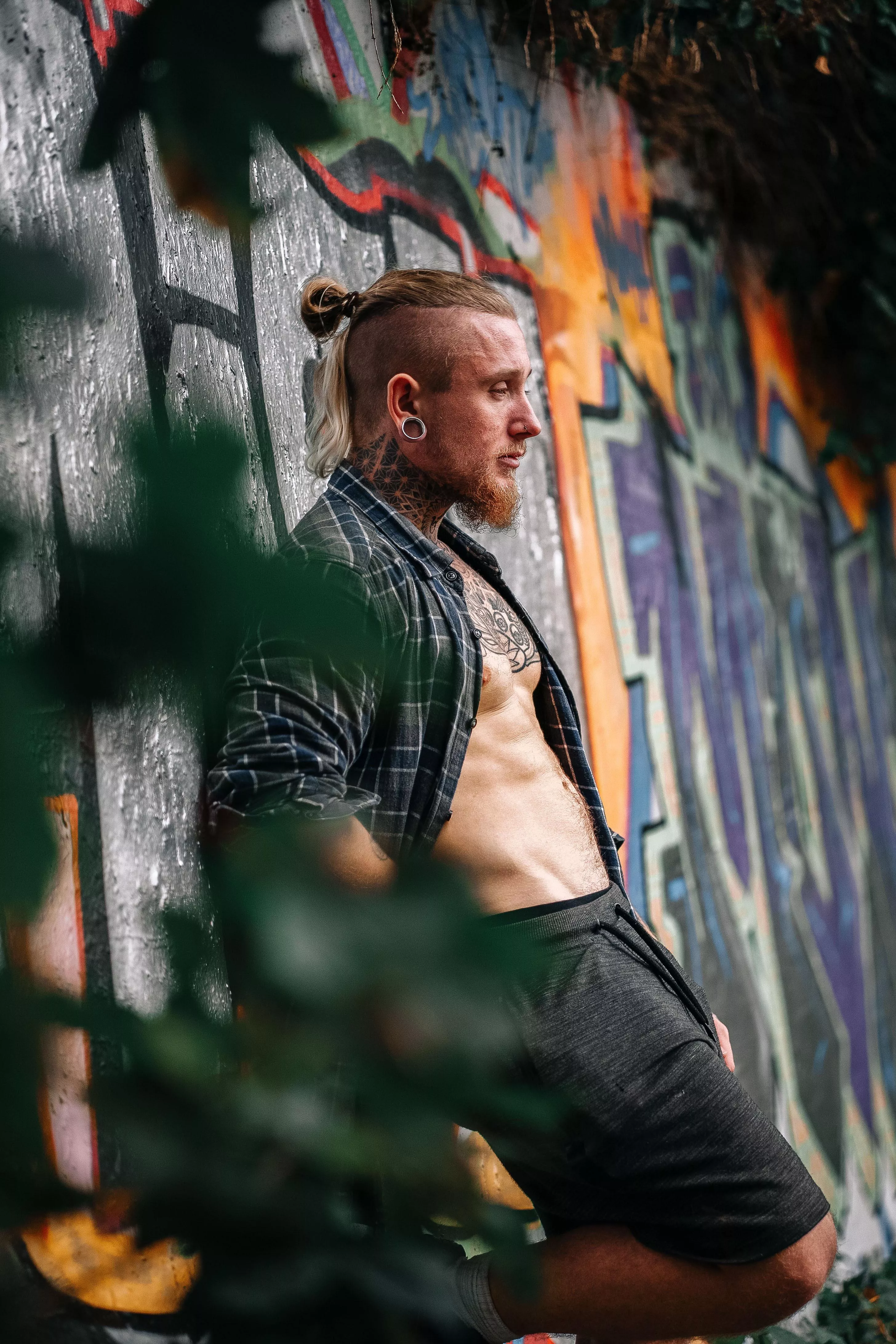 Come please me. Come please me.