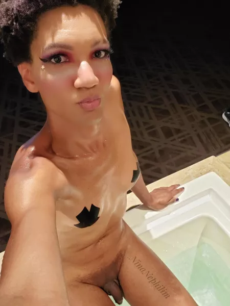 Come relax in the tub with me ๐