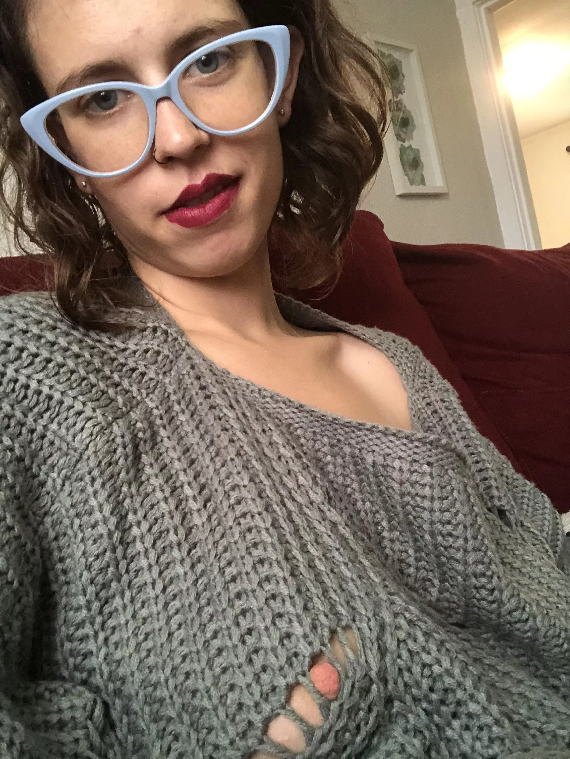 Come slip up in this sweater 👅💦