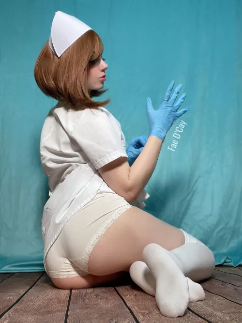 Come sniff Nurse Faeβs socks