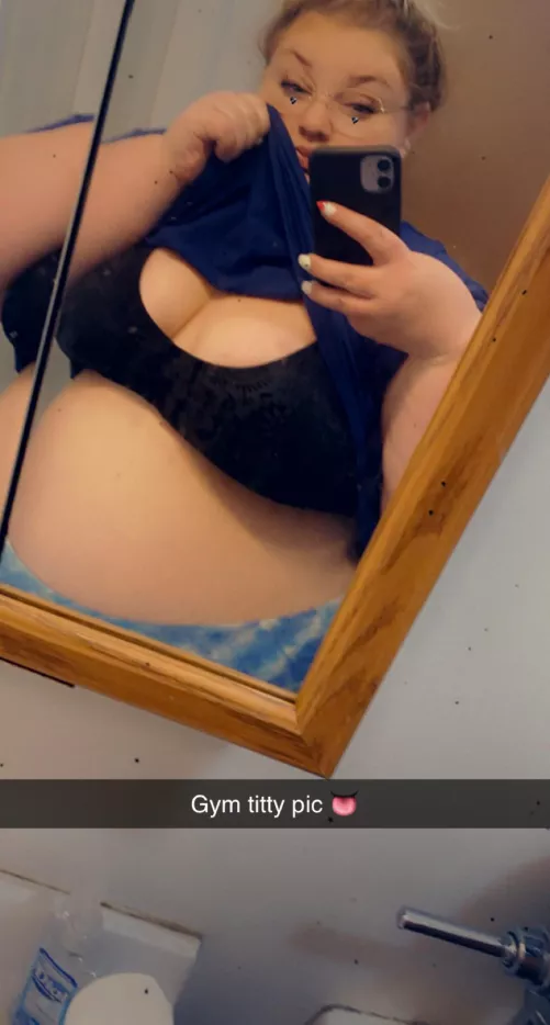 Come spot me at the gym! π
 or add my Snapchat cutsiekitten0
