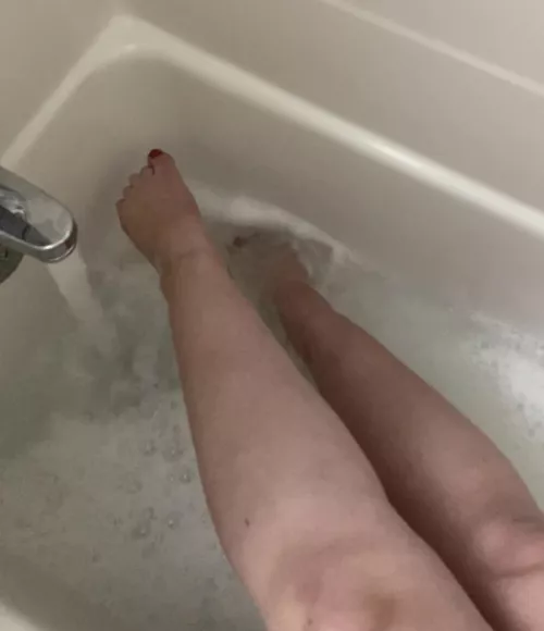 Come take a bath with me 😘