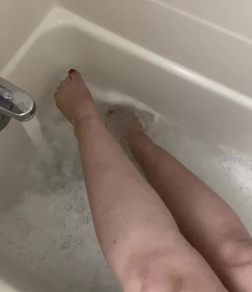 Come take a bath with me 😘