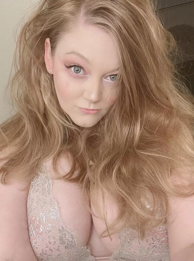 Come tickle my pink 🌸🎀💕50% off until midnight :)