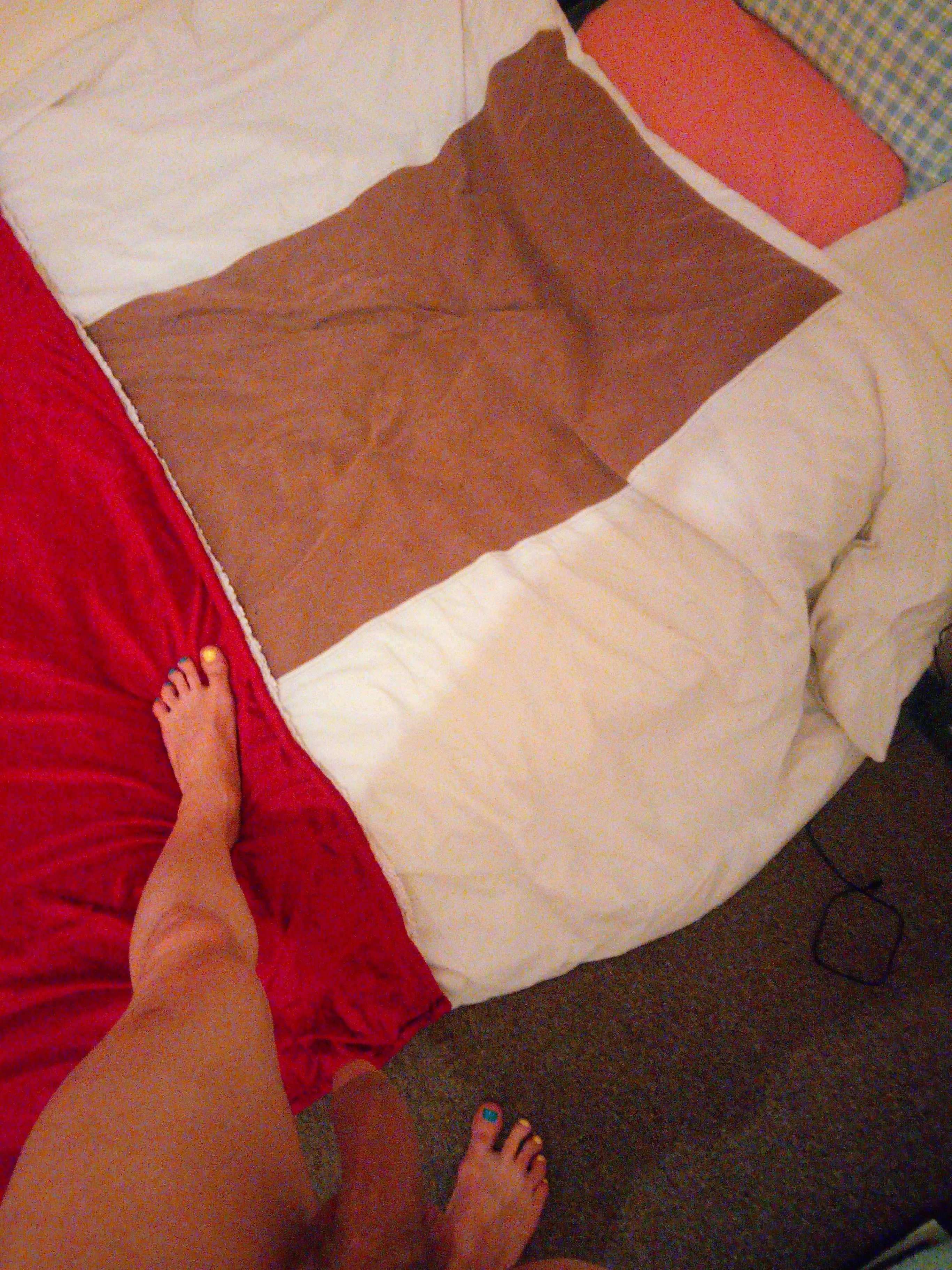 Come to bed 👣♥️🤭