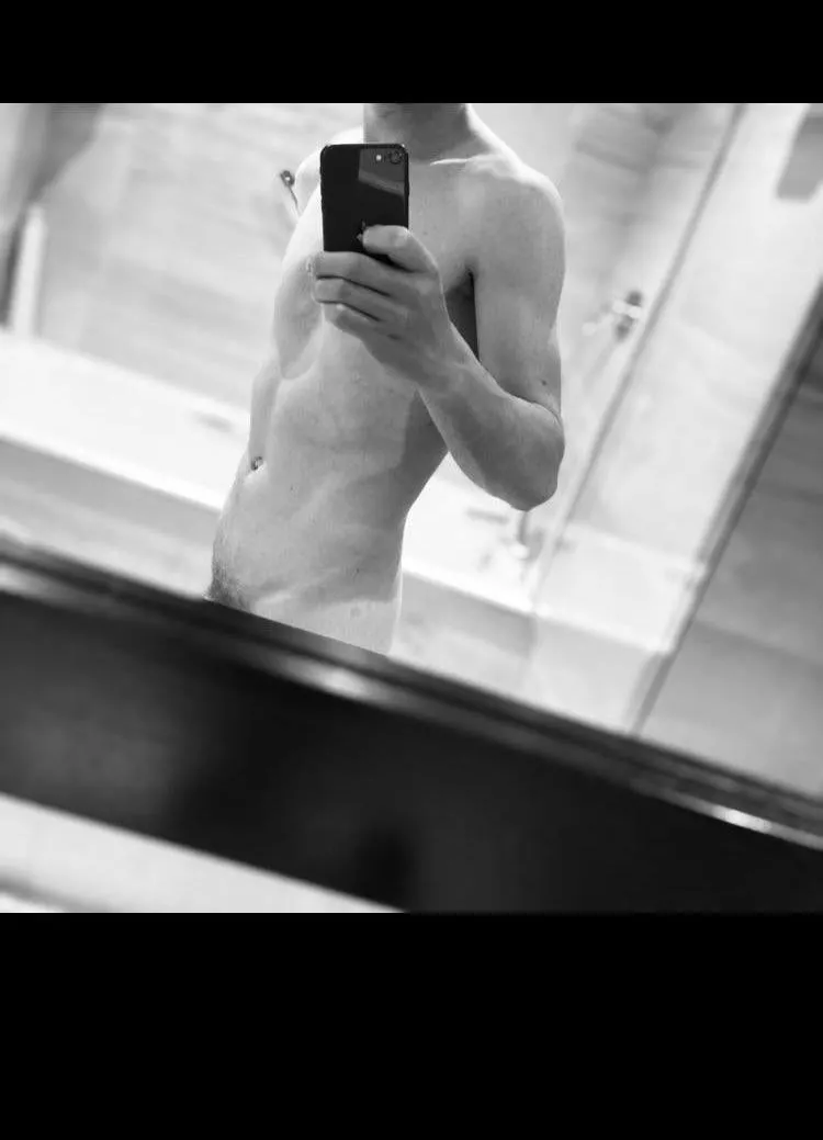 Come to my hotel room? ;p Come to my hotel room? ;p