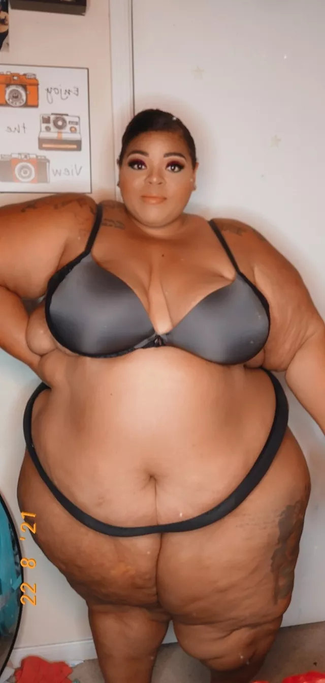 Come unwrap a gift you didn't even know you wanted 😘😘