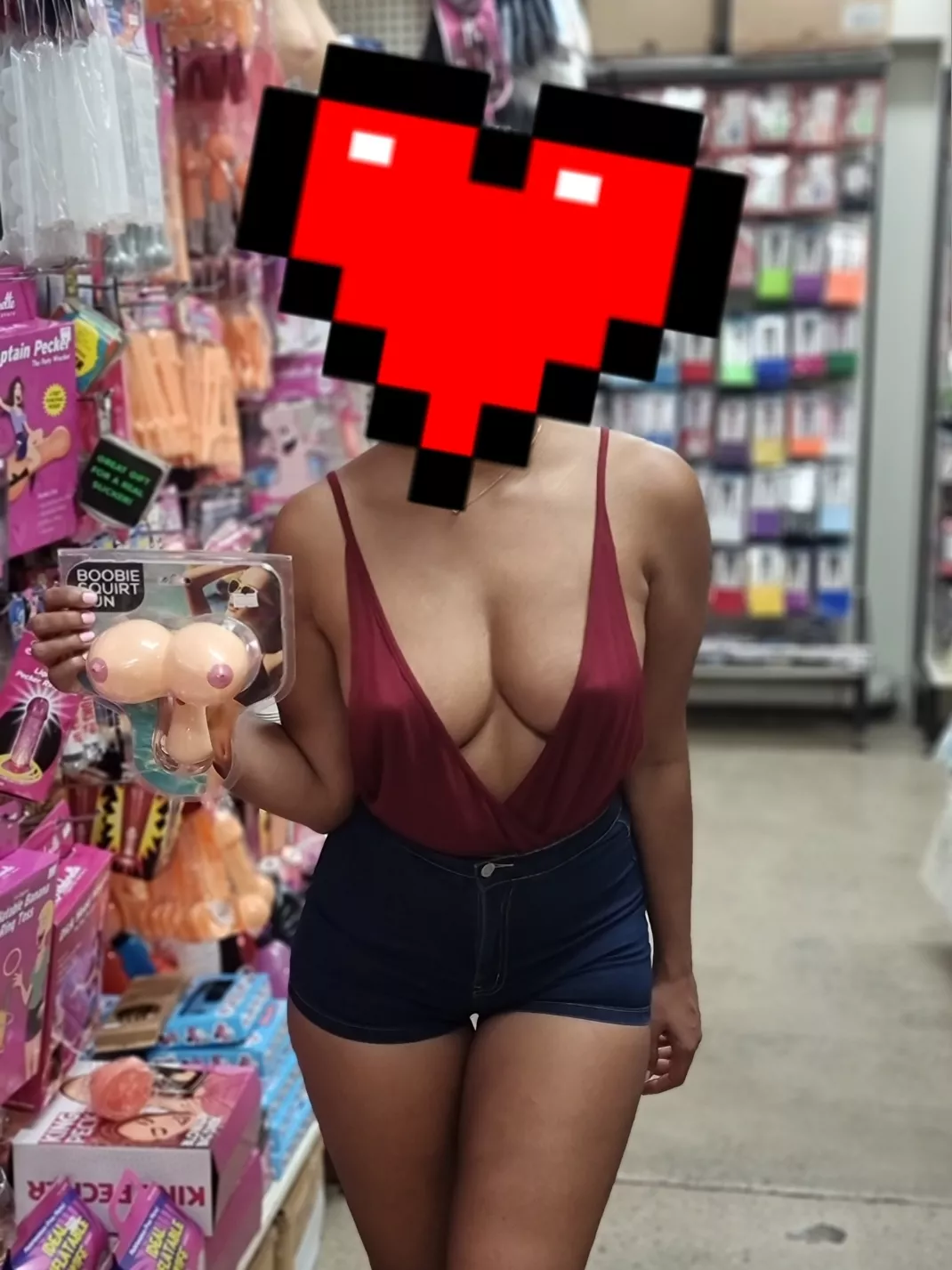 Compare the pair 🤭 [F]