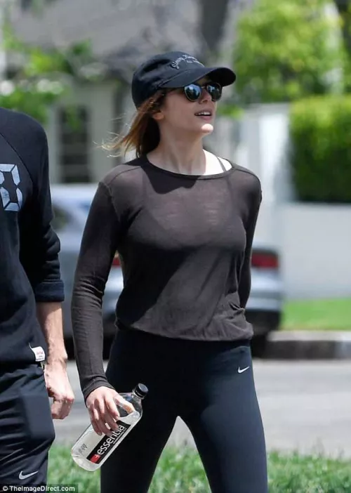 Completely in love with Lizzie Olsen. I wanna fuck her so damn badly.