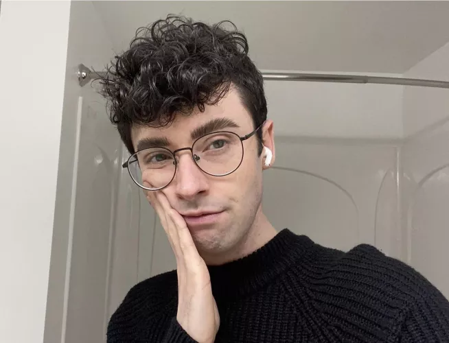 Constantly torn between wanting a nap and playing the sims