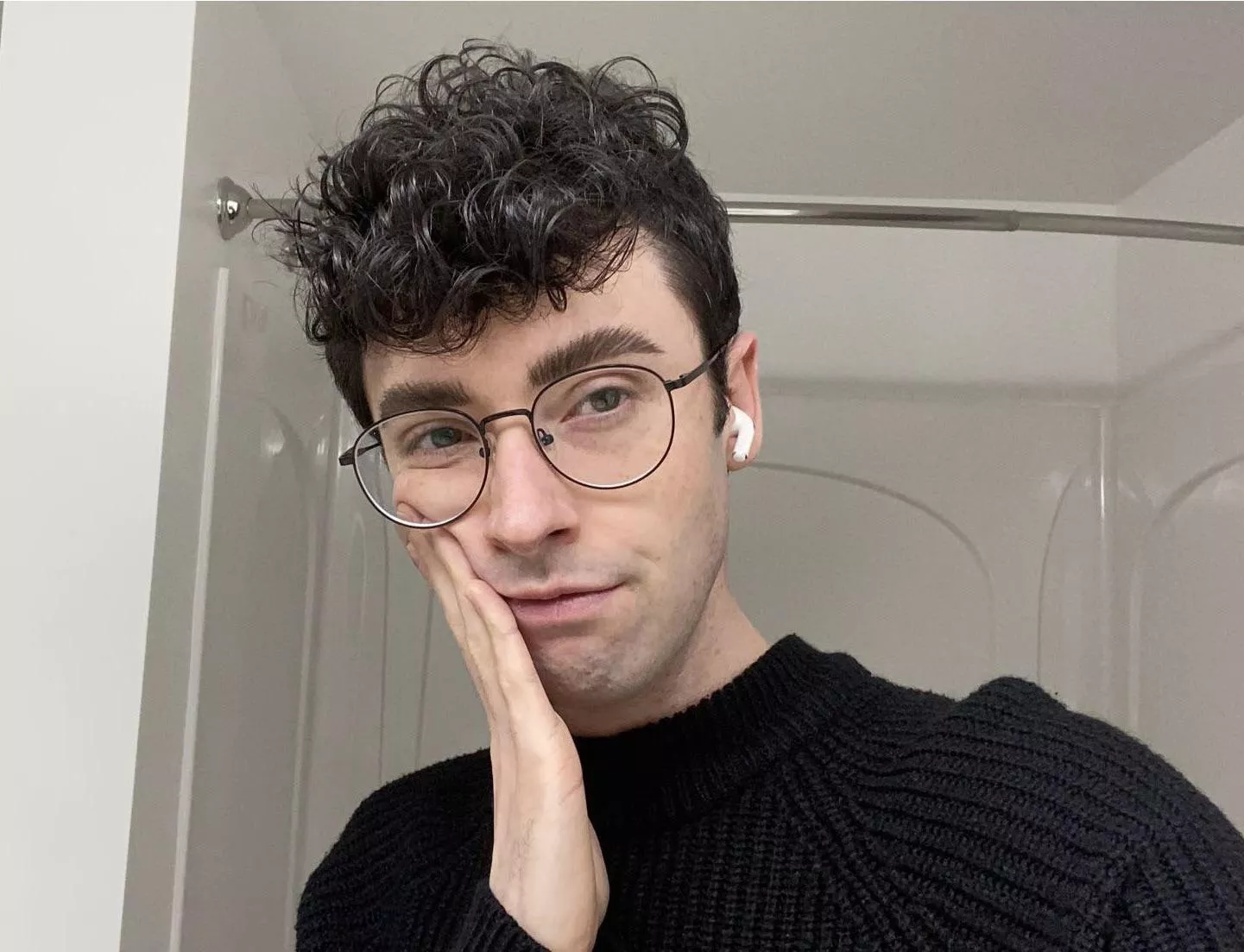 Constantly torn between wanting a nap and playing the sims