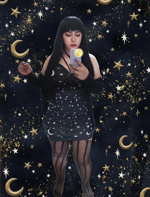 Cosmic tuesday ??? #moonlovers #moonchild #softgrunge #egirl #latina #latinagirl #curvygirl #blackismyhappycolor #curvy #thickwomen #witchyvibes #witch