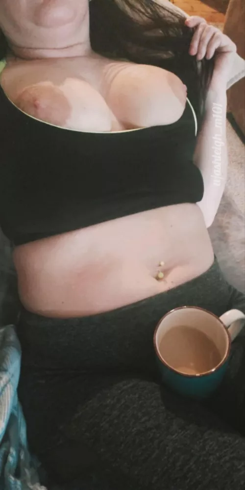 Couch Cuddles & Coffee Kind Of Day....Are You Game?!☕