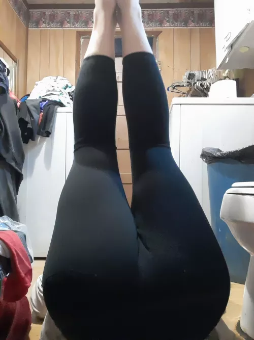 Could you give me a pose to do in my leggings I've run out of ideas? šš